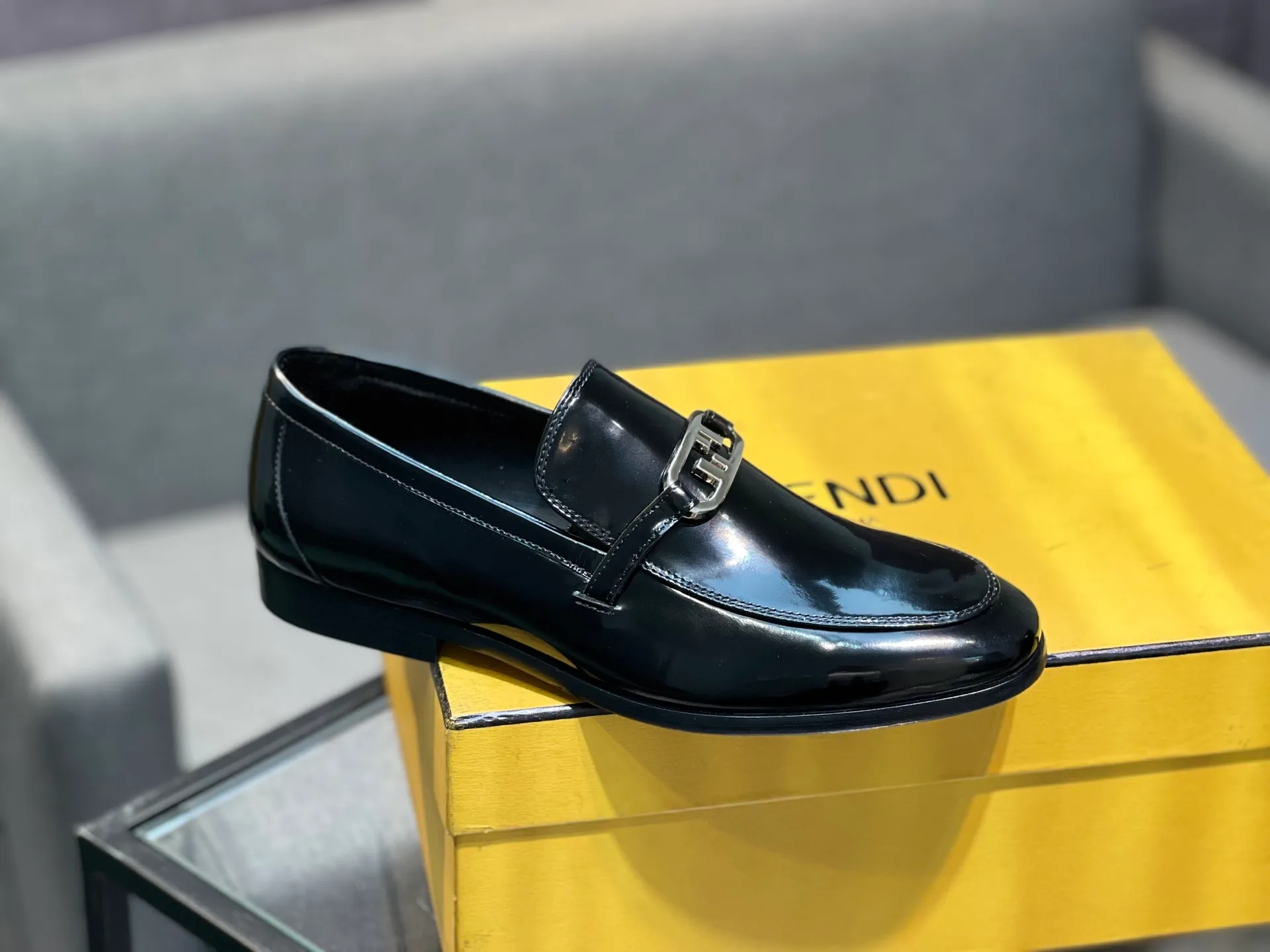Men's shoes 💰940 [FENDI] Fendi men's business casual leather shoes imported brand cloth/calf leather/open edge beads/brand logo printing -Inner lining: comfortable cowhide lining -Outsole: genuine leather outsole with rubber backing embedded in the heel, perfect injection molding -Super high quality control·Fine workmanship: highlighted (high-end·luxury·grade) -Size: 39-44.38.45.46 Customized, non-returnable
